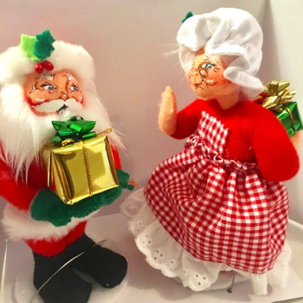 Annalee Country Santa Claus Mrs Claus Exchanging Gifts Original Box Vintage 1996